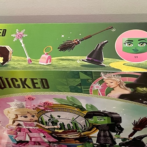 Lego Wicked Elphaba and Glinda Figures - Picture 5 of 6